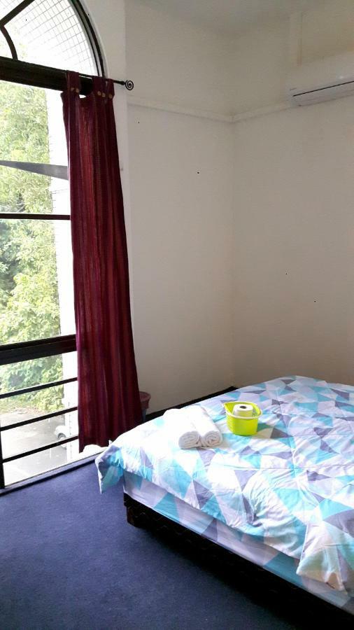 Ez Lodgings Kampong Gadong Dış mekan fotoğraf