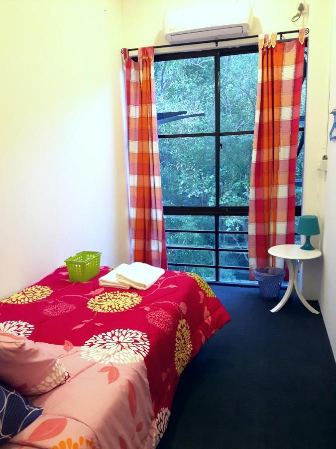 Ez Lodgings Kampong Gadong Dış mekan fotoğraf